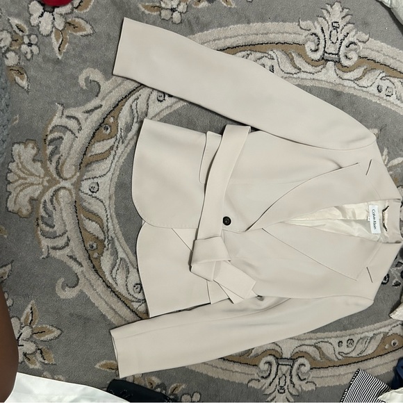 Elegant Cream Women's Pant Suit Set - Picture 3 of 8